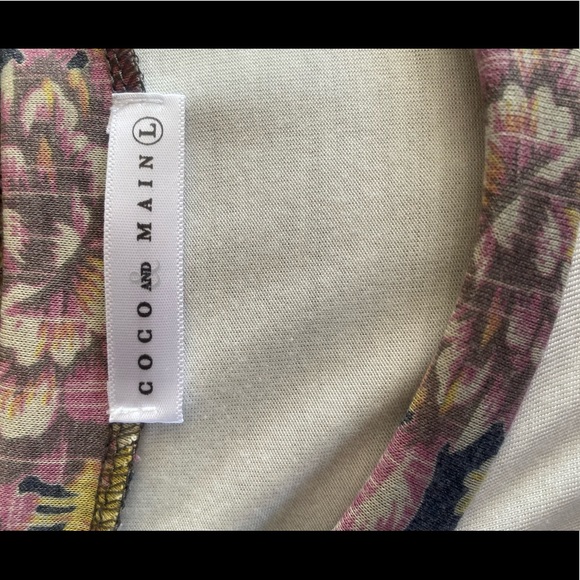 Coco & Main Women’s Raglan Style T-shirt- Large - Picture 3 of 4